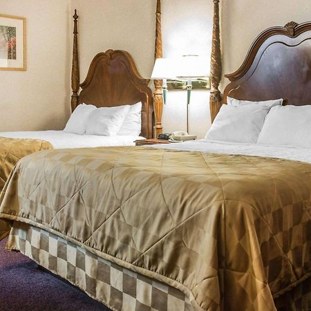 Clarion Hotel Beachfront Mackinaw City Buitenkant foto