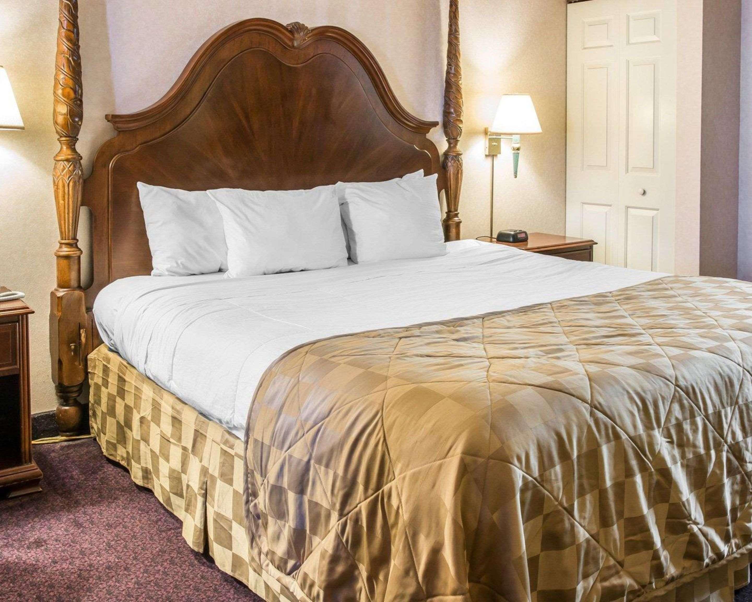 Clarion Hotel Beachfront Mackinaw City Buitenkant foto
