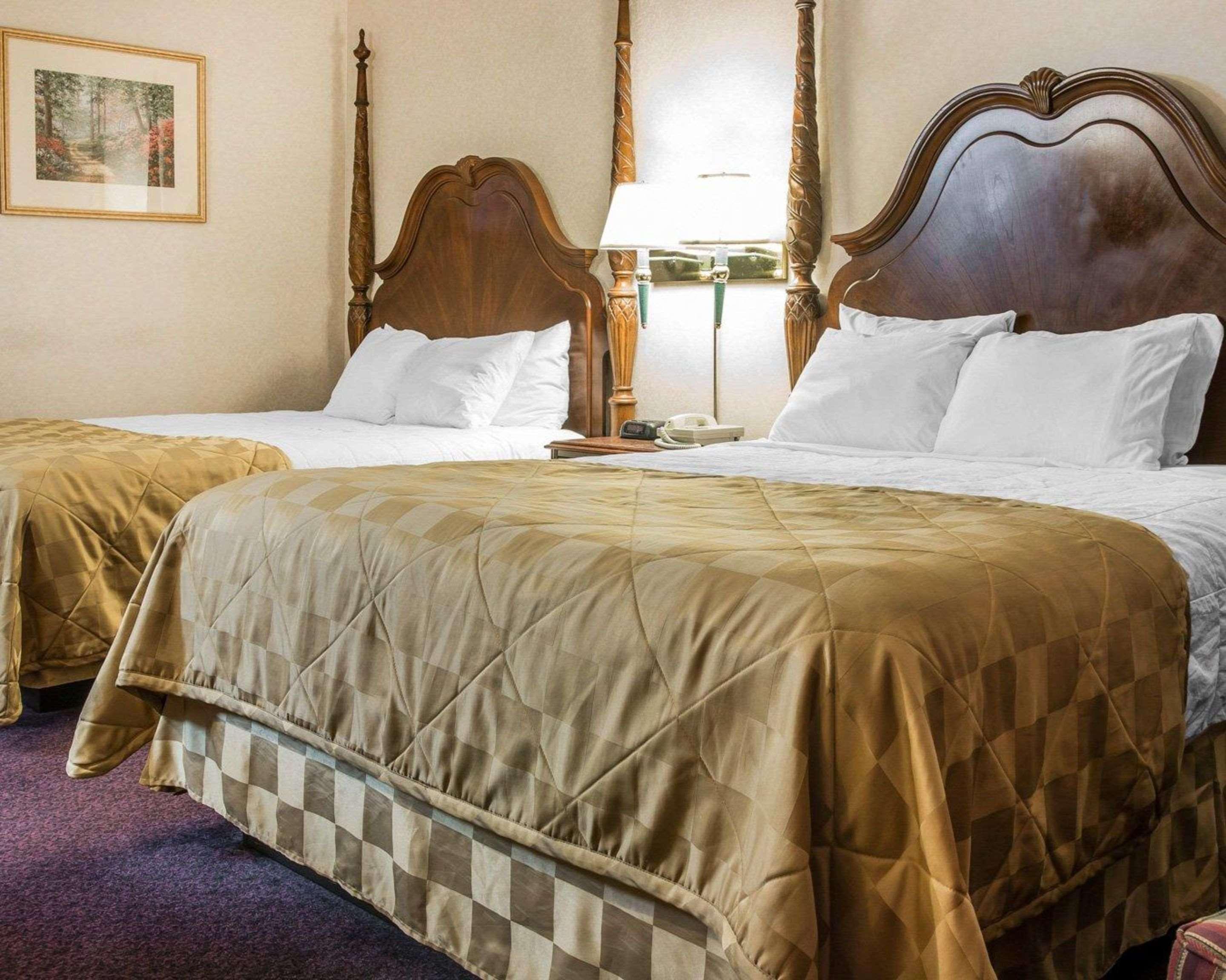 Clarion Hotel Beachfront Mackinaw City Buitenkant foto