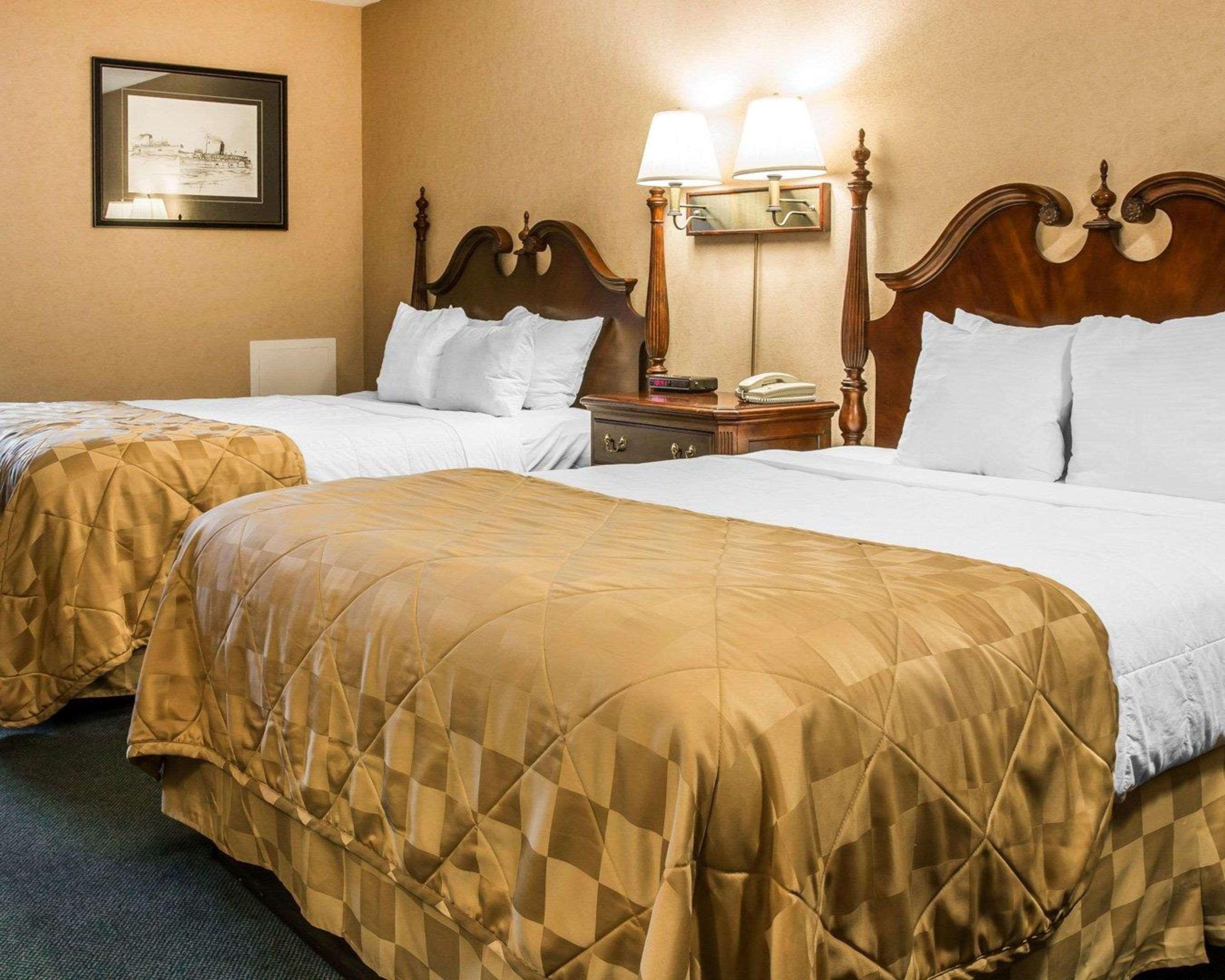 Clarion Hotel Beachfront Mackinaw City Buitenkant foto