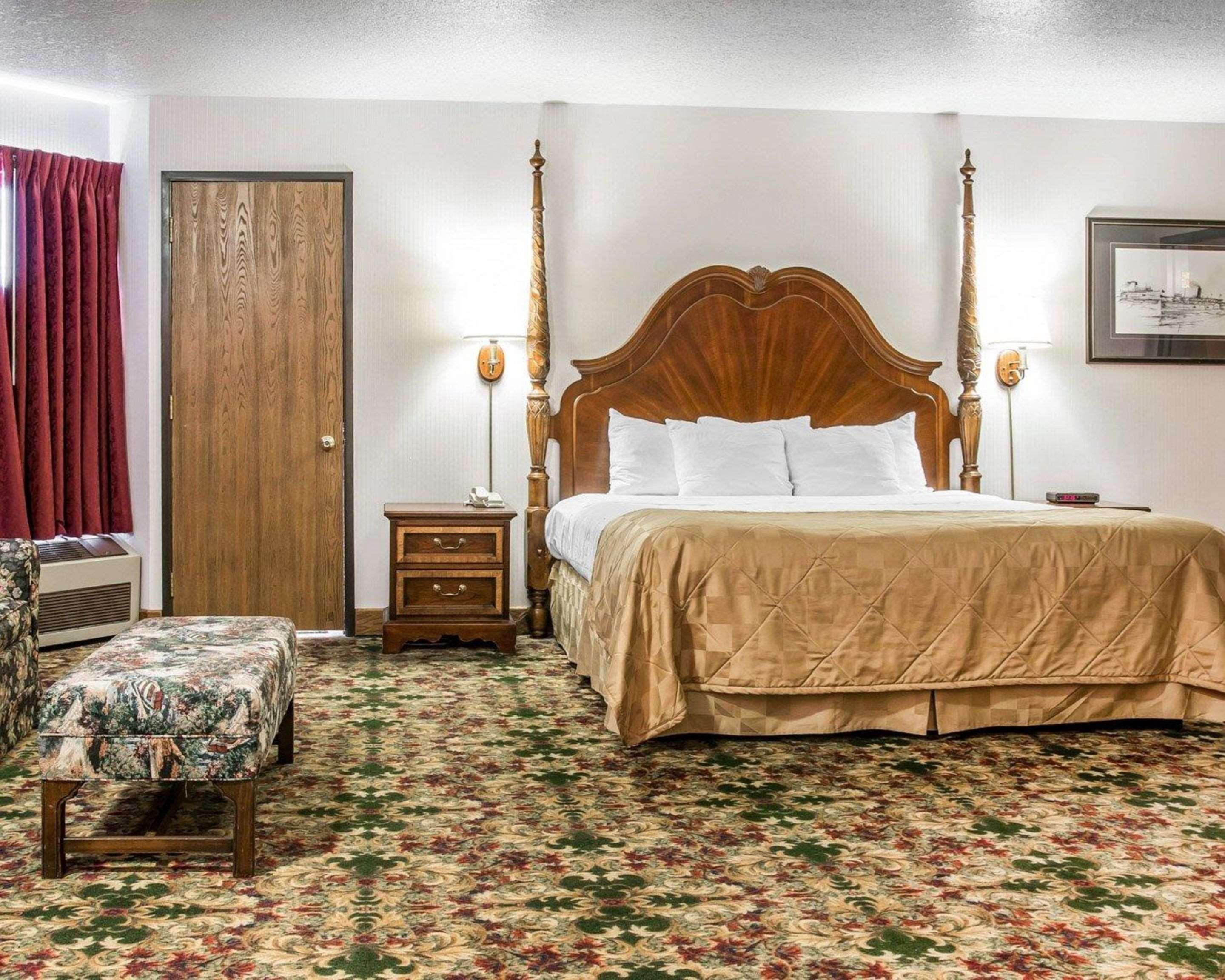 Clarion Hotel Beachfront Mackinaw City Buitenkant foto