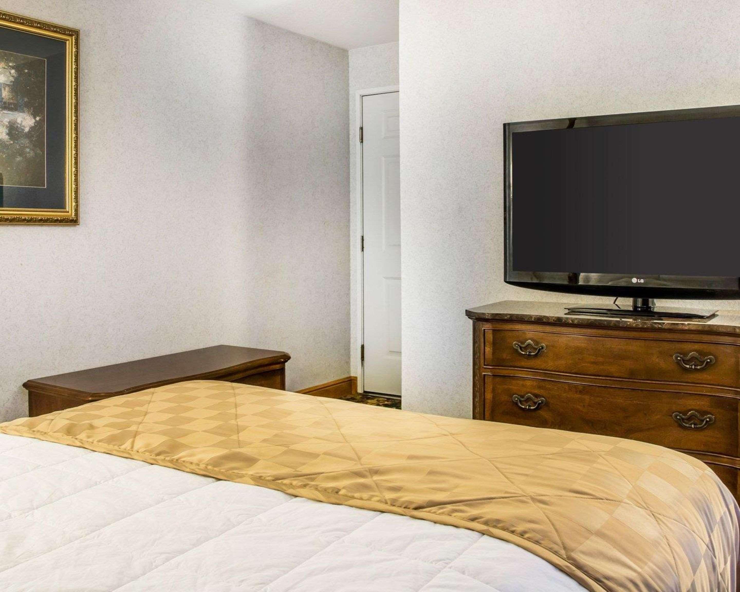 Clarion Hotel Beachfront Mackinaw City Buitenkant foto