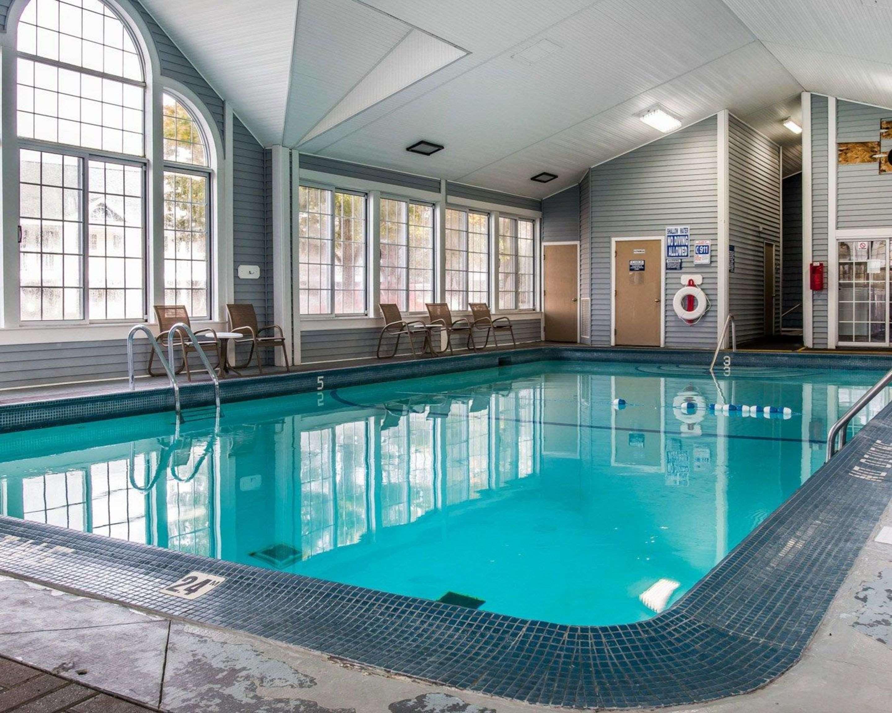 Clarion Hotel Beachfront Mackinaw City Buitenkant foto