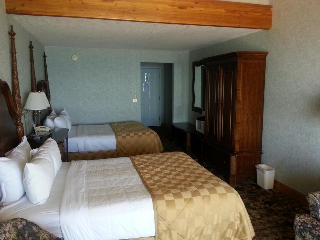 Clarion Hotel Beachfront Mackinaw City Buitenkant foto