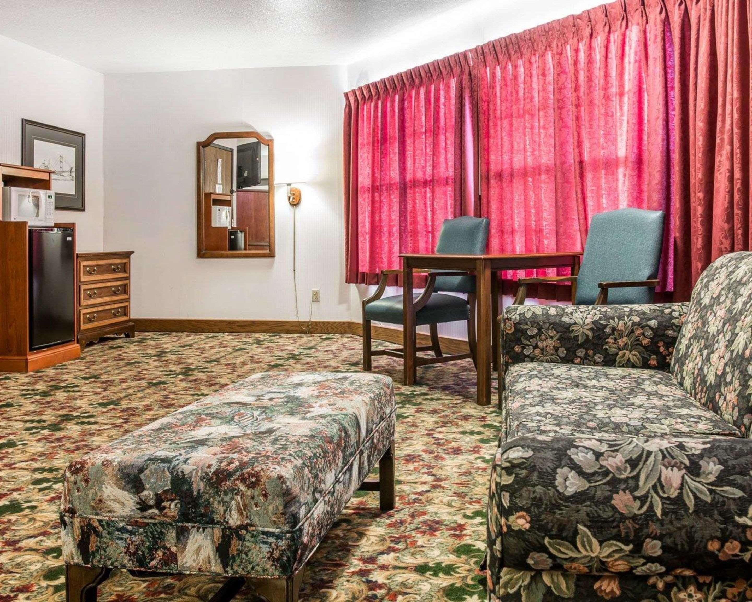 Clarion Hotel Beachfront Mackinaw City Buitenkant foto