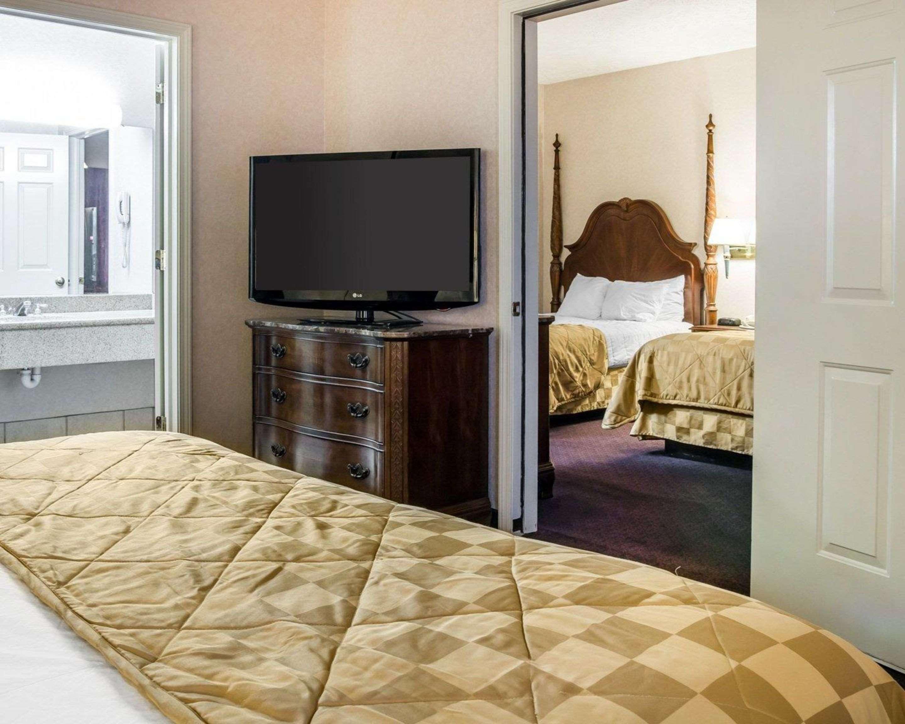 Clarion Hotel Beachfront Mackinaw City Buitenkant foto