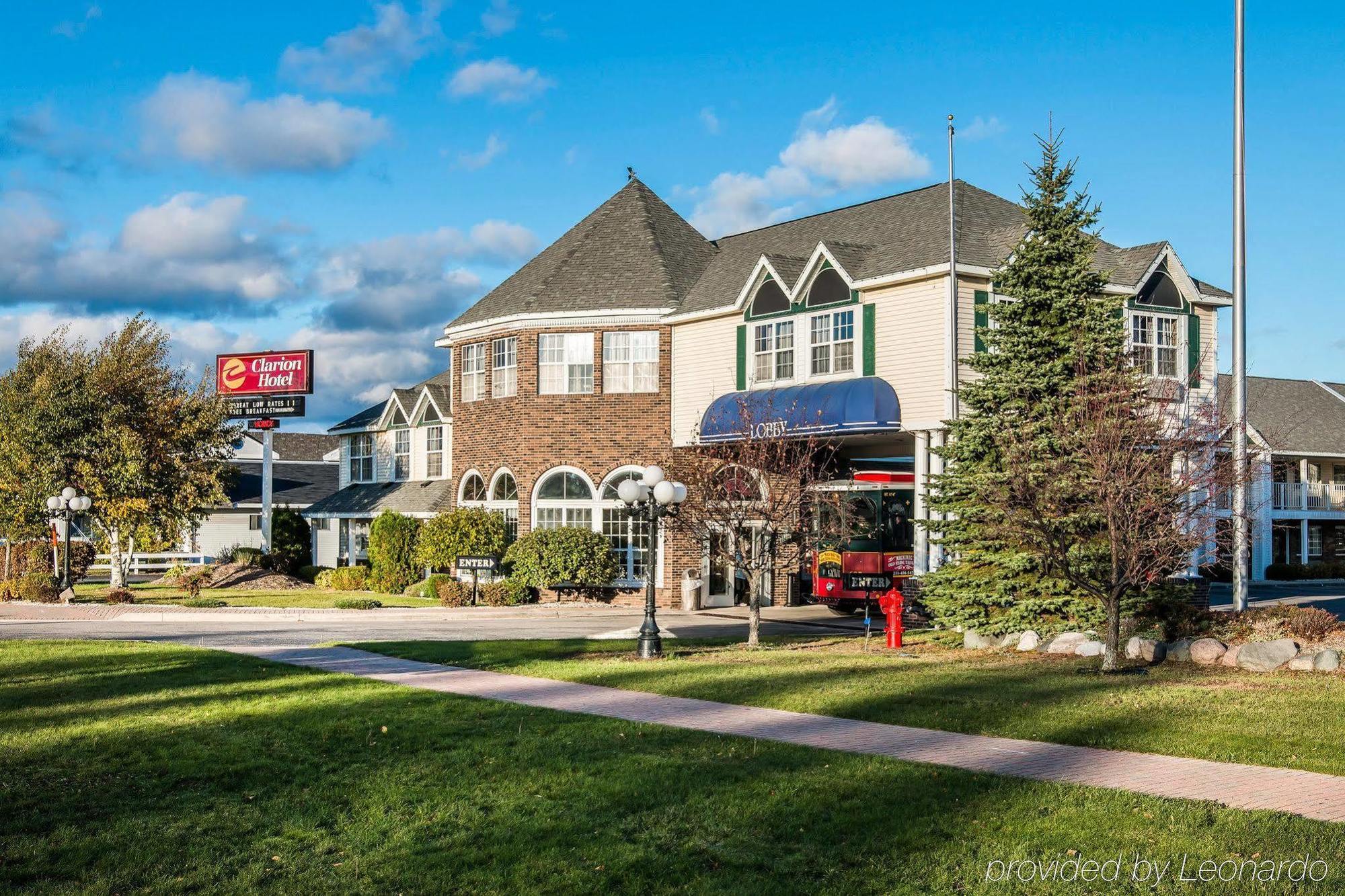 Clarion Hotel Beachfront Mackinaw City Buitenkant foto
