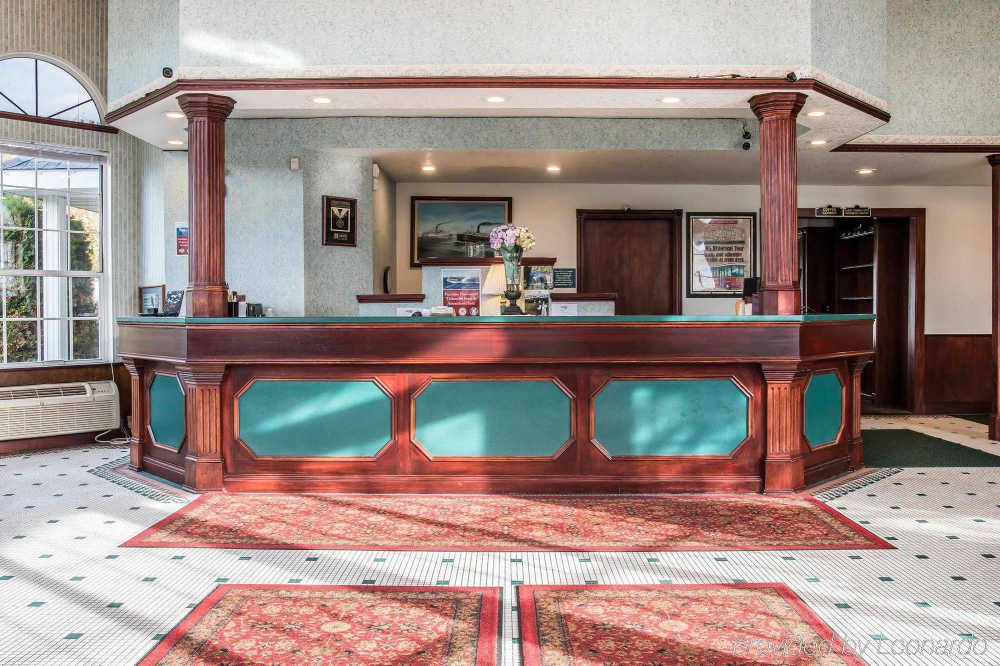 Clarion Hotel Beachfront Mackinaw City Buitenkant foto