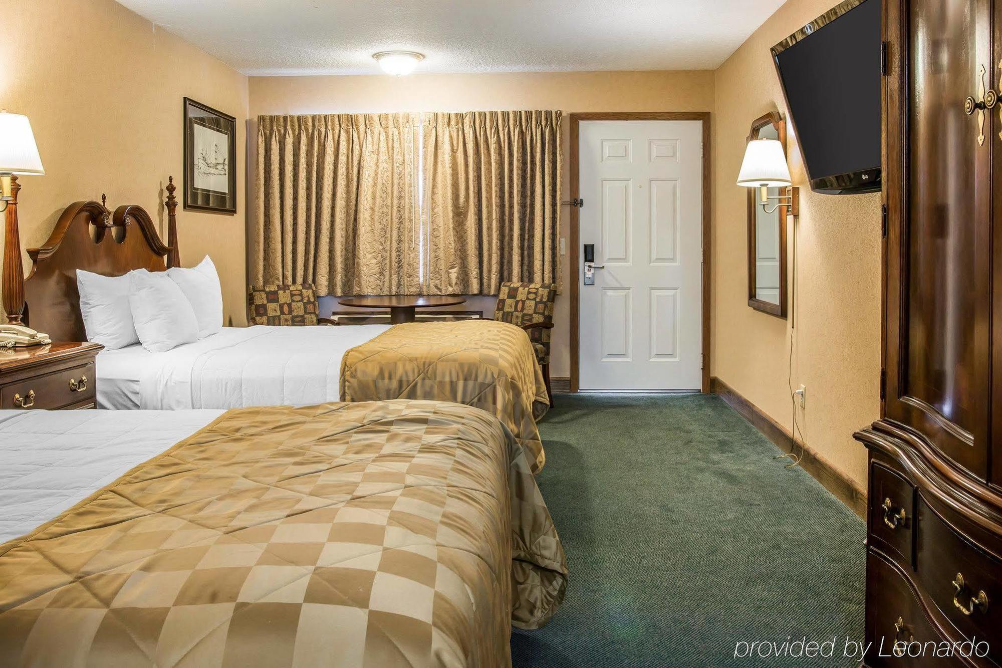 Clarion Hotel Beachfront Mackinaw City Buitenkant foto