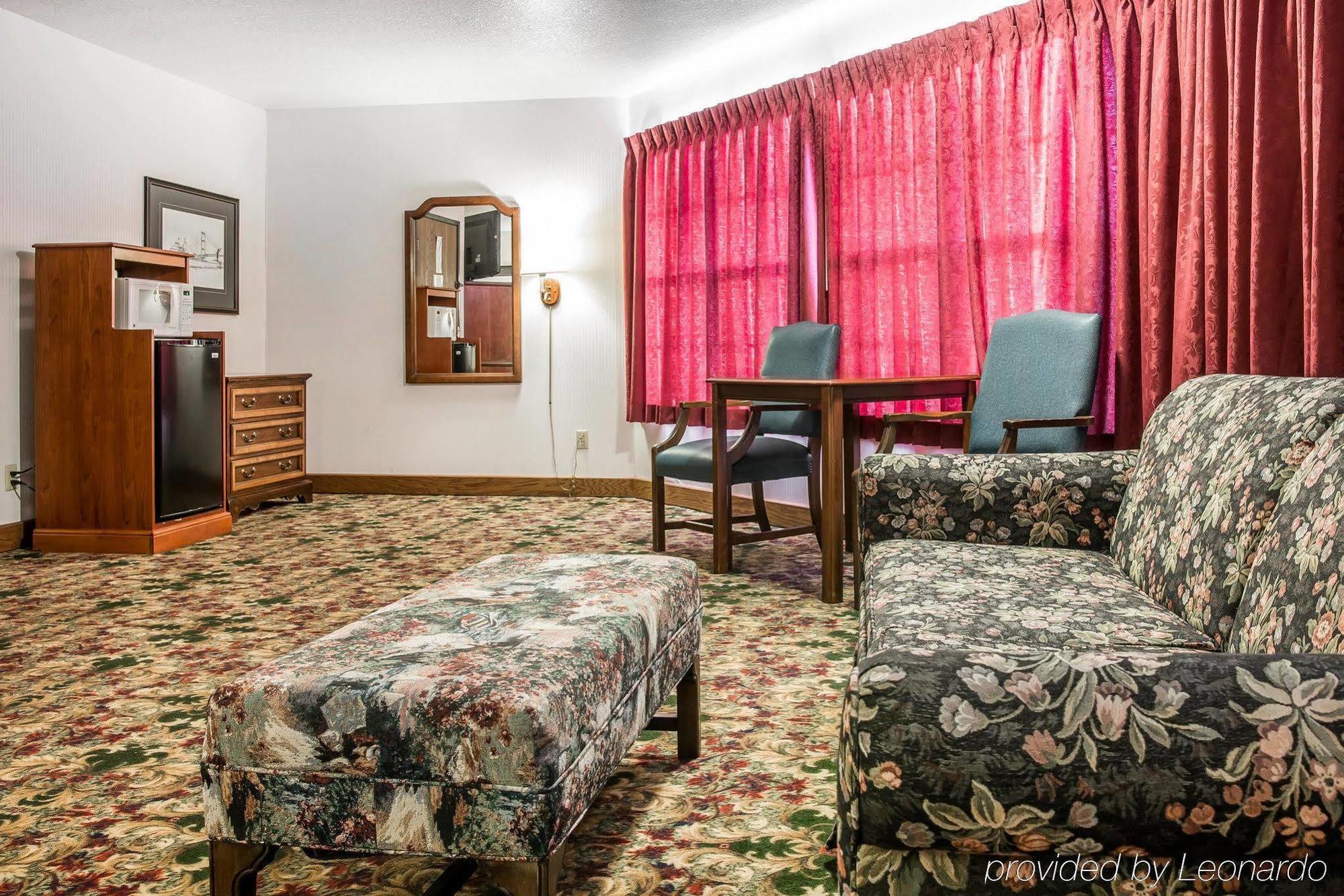 Clarion Hotel Beachfront Mackinaw City Buitenkant foto