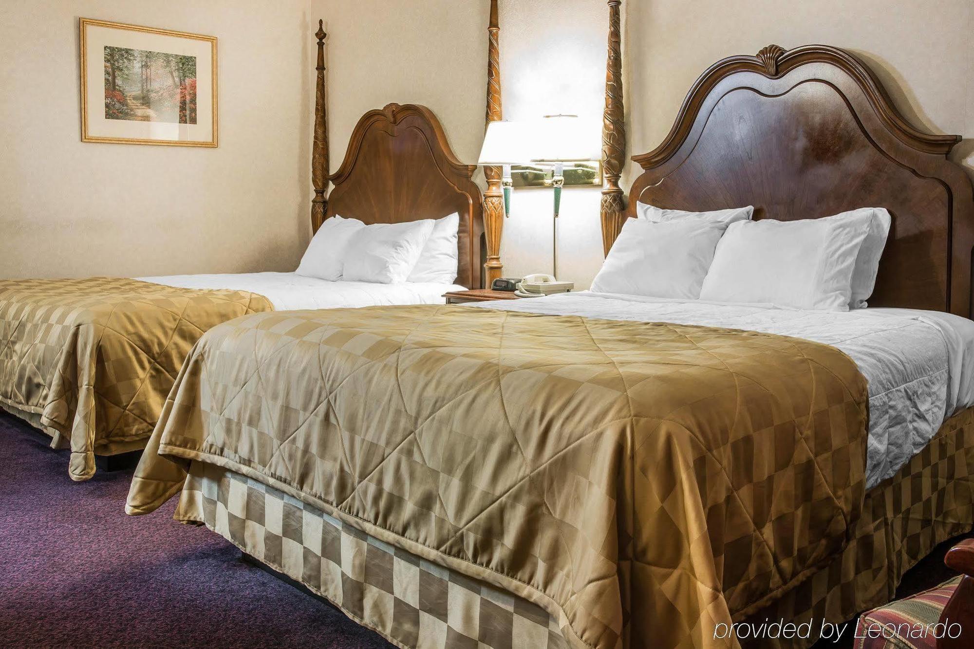 Clarion Hotel Beachfront Mackinaw City Buitenkant foto