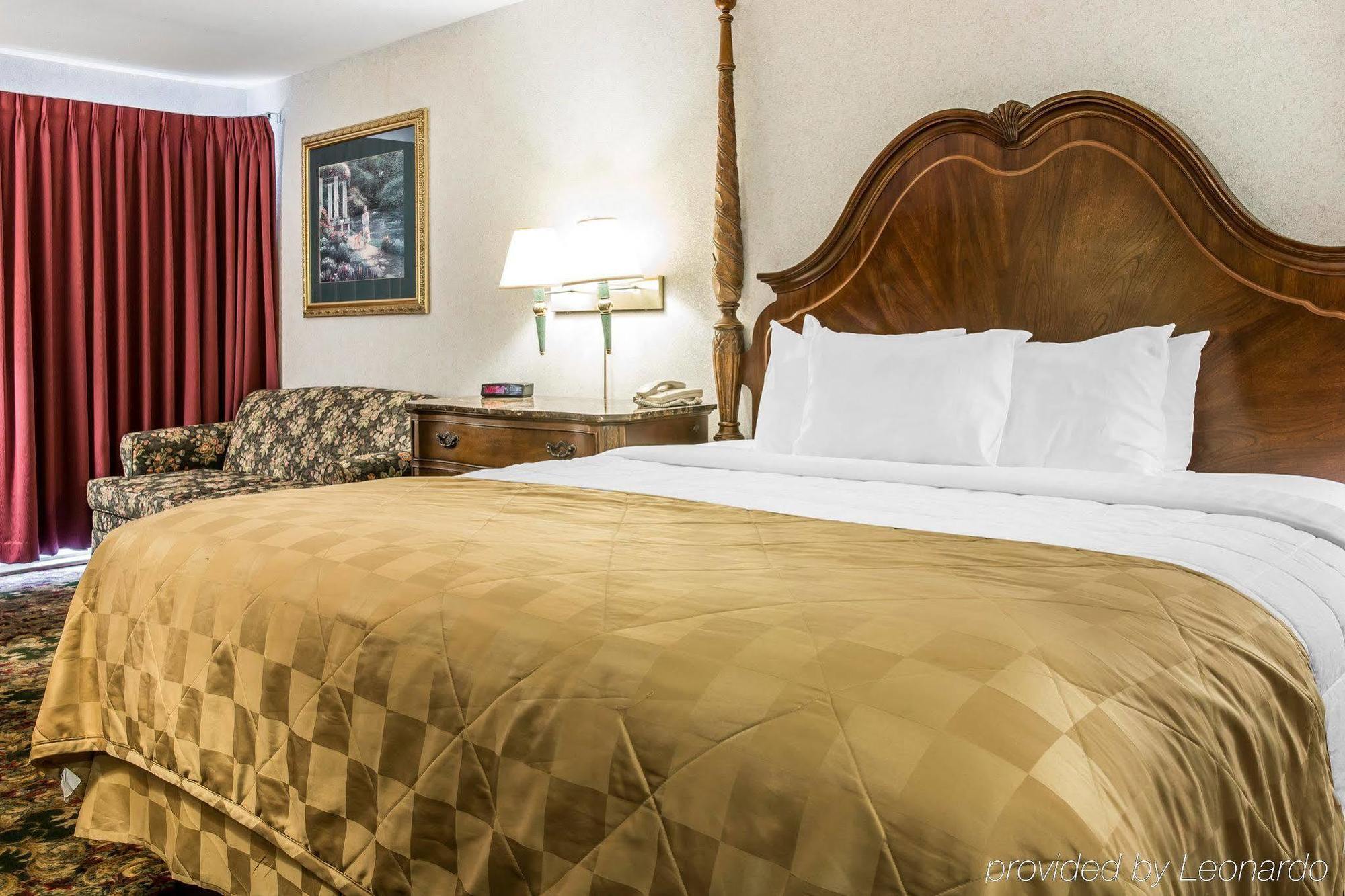 Clarion Hotel Beachfront Mackinaw City Buitenkant foto