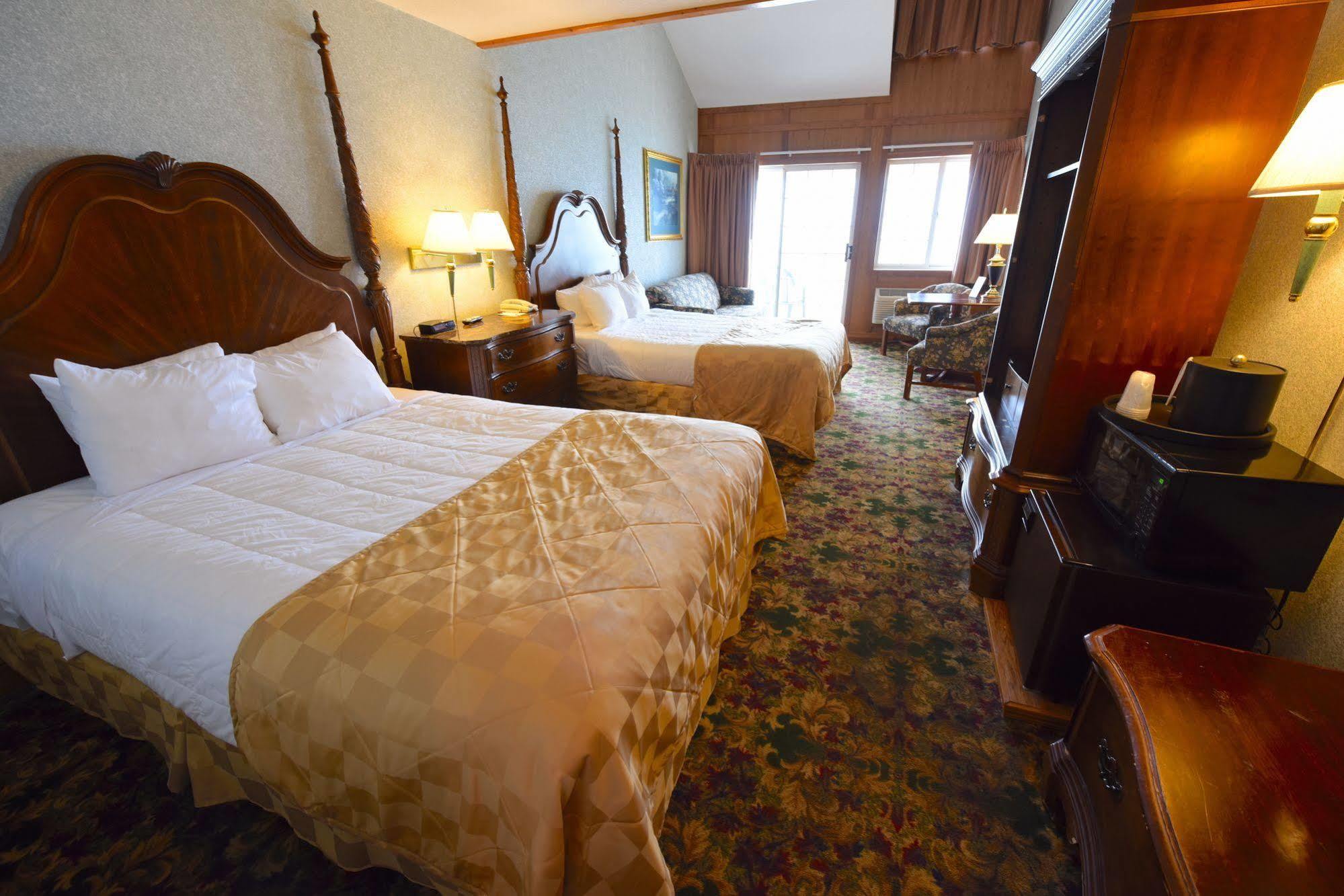 Clarion Hotel Beachfront Mackinaw City Buitenkant foto